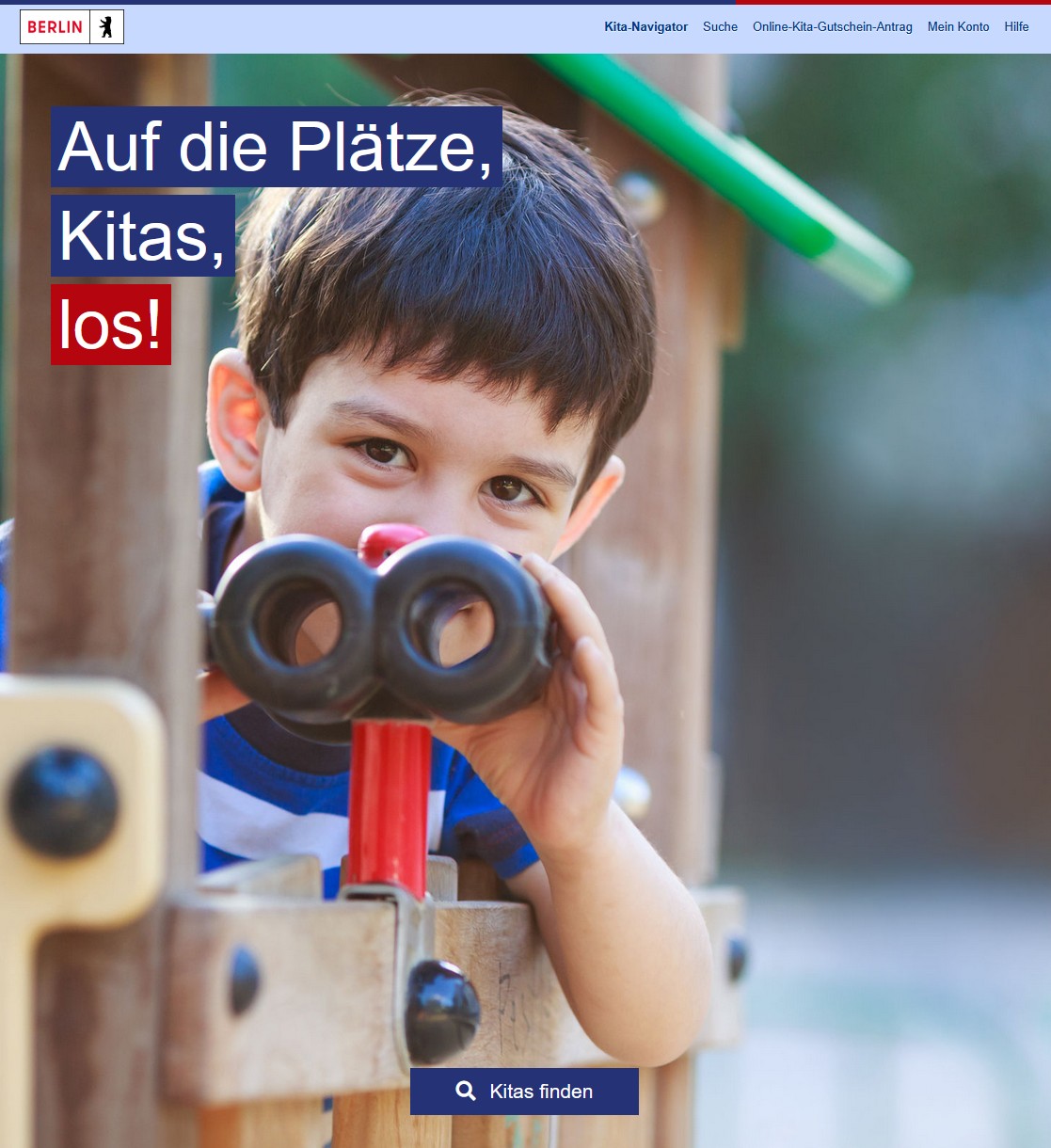 Kind schaut durch ein Fernrohr auf einem Spielplatz, dazu Text 'Auf die Plätze, Kitas, los!'